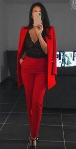 Petite Women Outfit: Single-color shades For Elegance and simplicity 1