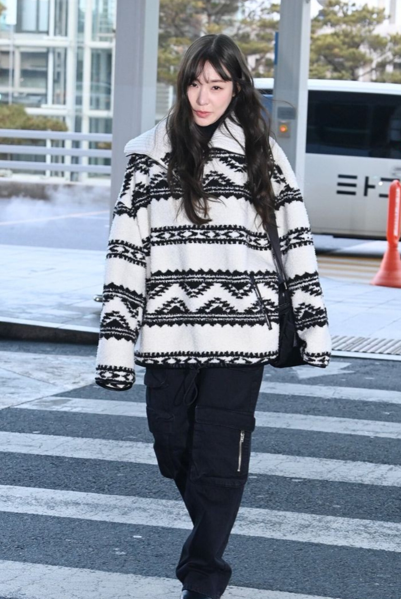Tiffany Young K-pop street style