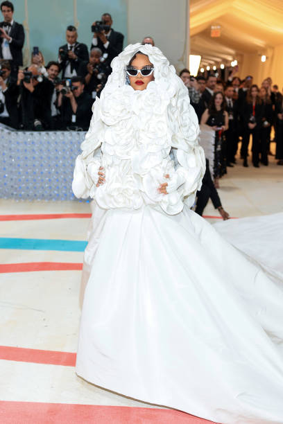 Rihanna outfits Met Gala