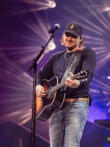 Morgan Wallens keeps it Effortlessly Cool