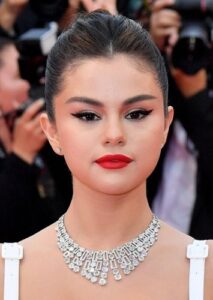 Selena Gomez: Rocking the Perfect Red Lip.