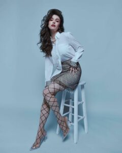 Grace Caroline Currey looks good