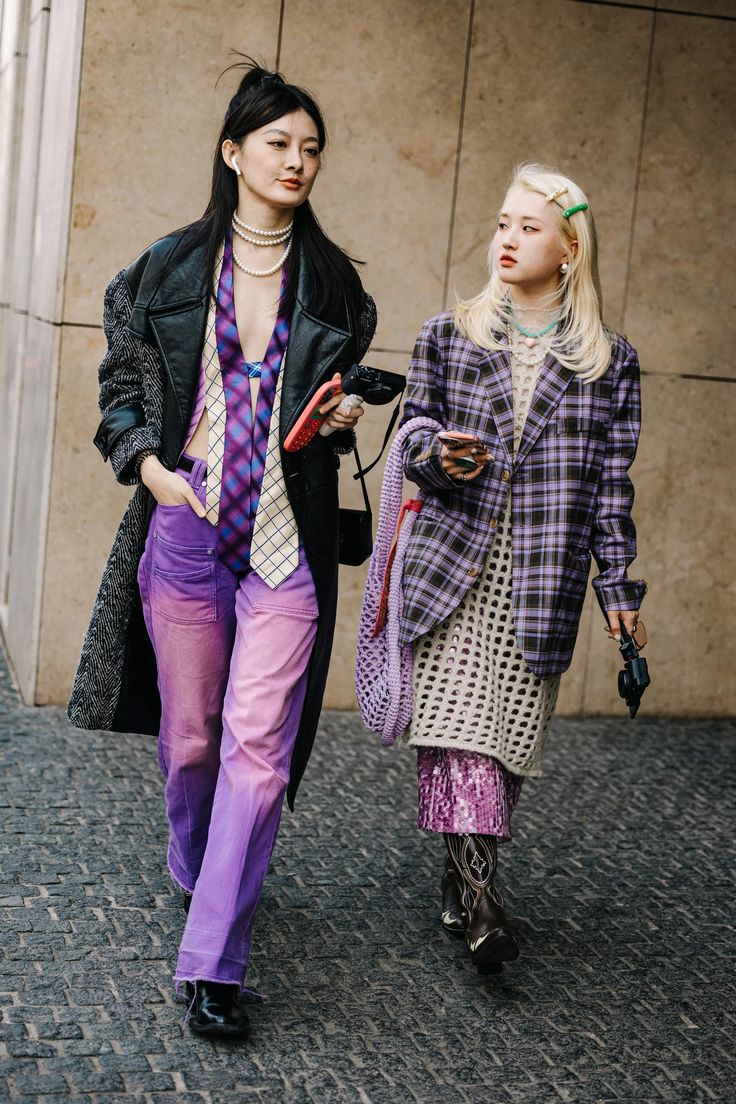 Shanghai Fashion Week two girls walking