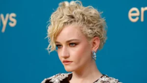 Julia Garner sexy hairstyles