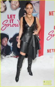 Peyton Elizabeth Lee sexy in black red carpet