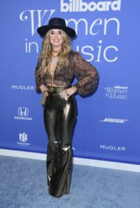 classic Lainey Wilson 