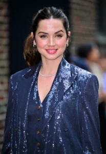 ana-de-armas-sequin-suit