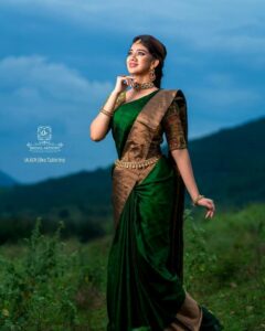 a-trendy-saree-inspired-by-Sayli