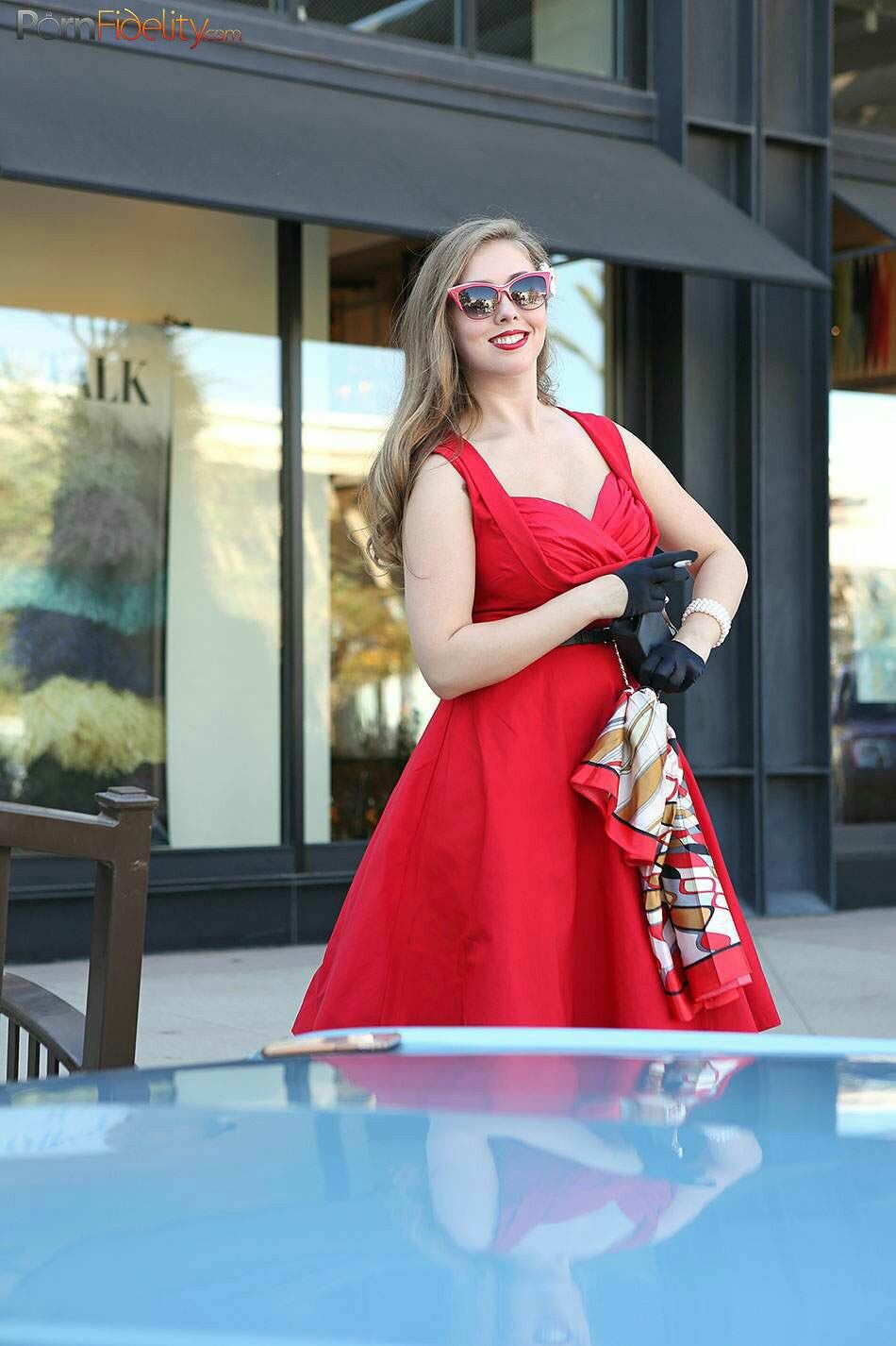 7 Times Lena Paul Stole the Spotlight in Breathtaking Dresses