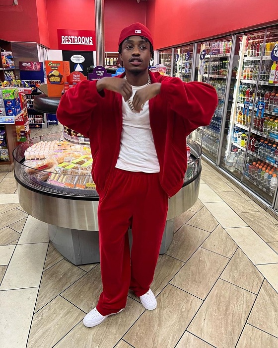Lil Tjay outfits red sweat suit