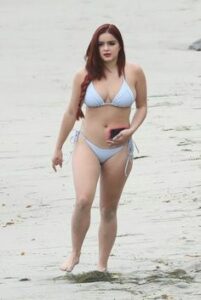 ariel-winter-bikini-moment