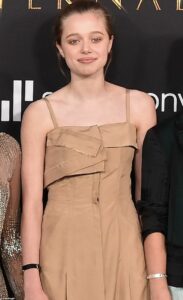 shiloh-at-15-years-old-dress-outfit