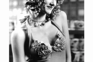 laura-dern-in-her-hot-bikini