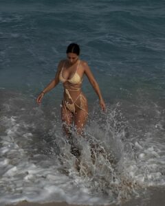 Francesca Farago bikini hot and sexy 