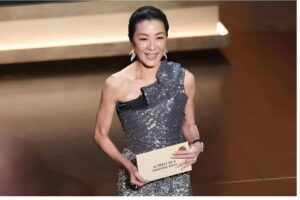  Michelle Yeoh hot dress