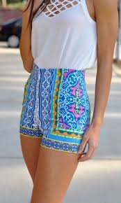 summer 2024 fashion trends blue print shorts