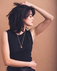 Kate McKinnon casual wear pose