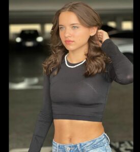 Madeleine Mcgraw fashion