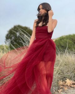 Madeleine Mcgraw sexy dress