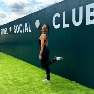  Kate Moss sexy in black 