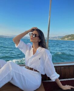 Seasonal Summer Sensations: Embrace the Style 009