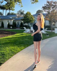  Eileen Gu sexy mini skirt 