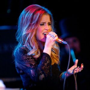 Lisa Marie Presley hot hairstyle