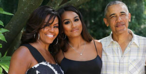 Sasha Obama with her family black outfit