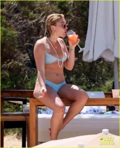 Florence Pugh Bikini hot and sexy