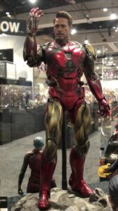 7 Styles of Tony Stark's Flawless Fashion 007