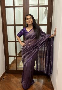 Vidya Balan blue dotted saree