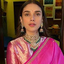 Aditi Rao Hydari pink lip
