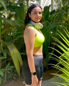 Parineeti Chopra sexy bikini