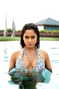 Sameera Reddy sexy bikini