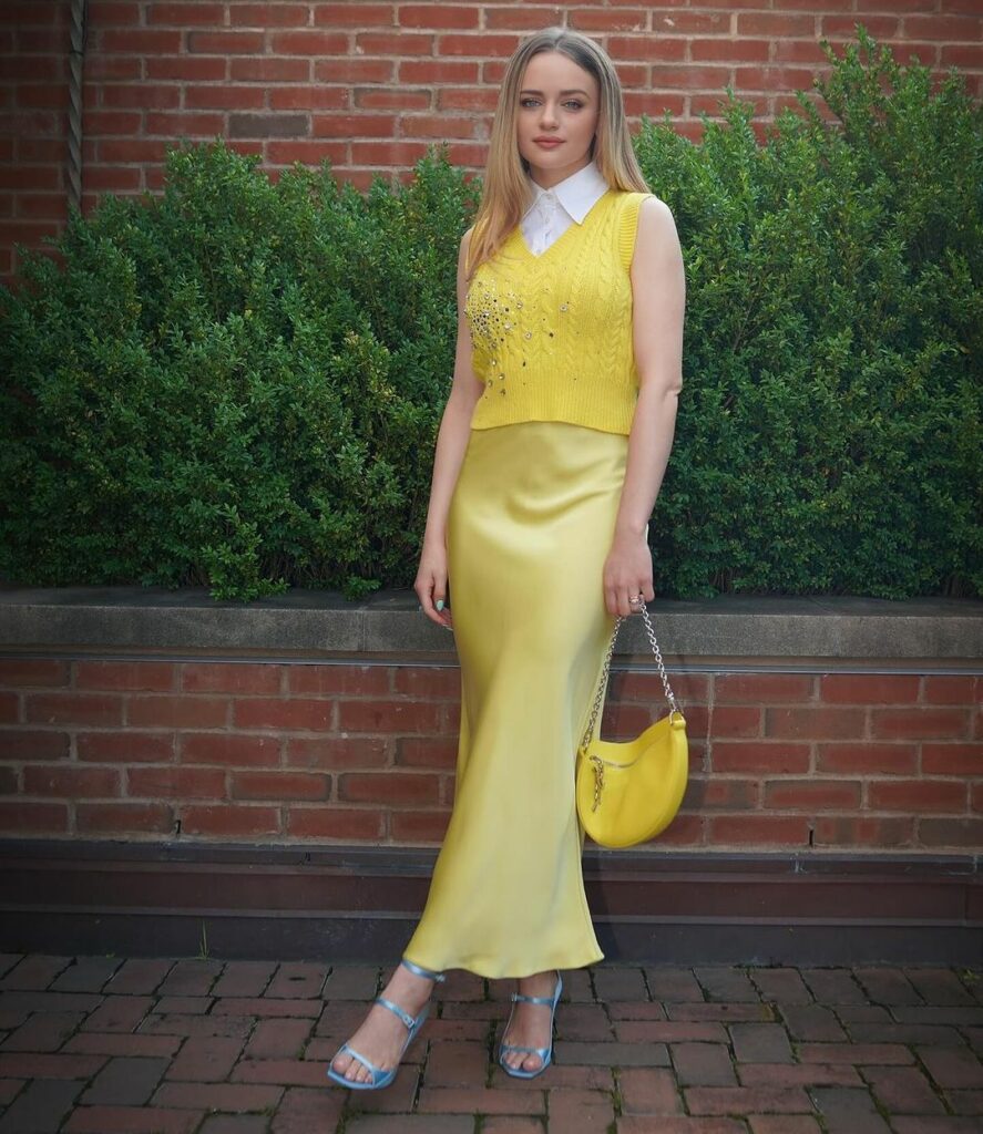 Joey King Outfits Yellow skirt and sweater