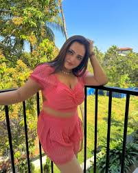 Aliya Naaz with her pink jumpsuit