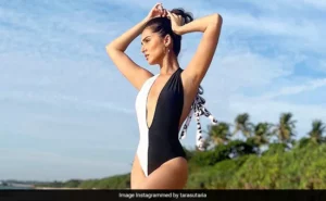 Tara Sutaria bleck-white high-waist bikini