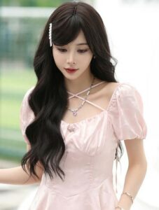 Slimming Hairstyles: Side-Swept Bangs