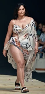 Sakshi Sindwani hot curvy outfit