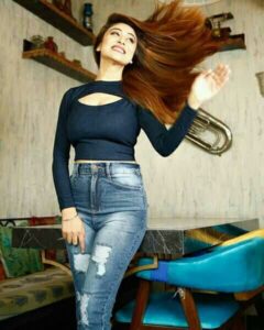 Falaq Naaz sexy in trousers