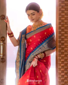Jewelry accompaning the red saree outfit