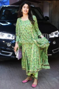 Long kurtas green outfit - Kurti Designs