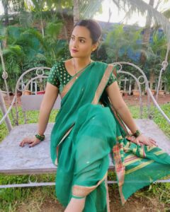 Aliya Naaz stunning in green