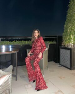 Roshni Bhatia hot fashion