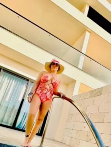 Alyssa Milano tropical vibes bikini