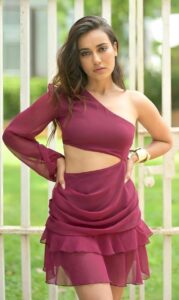 Surbhi Jyoti secxy dress