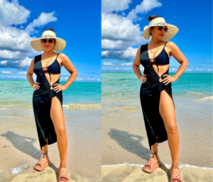 Alyssa Milano looks sexy in black bikini