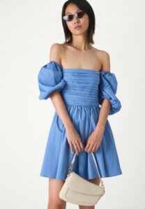 Blue Dress Colors: The Calming Influence