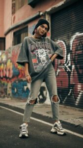 Casual Street Style 🕶️👟👖🧢 | Fashonation Ragged Jeans with a Graphic Tee