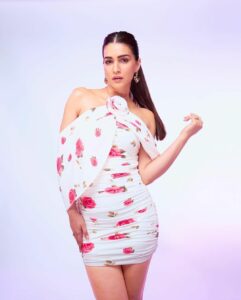Kriti Sanon sexy cute little dress